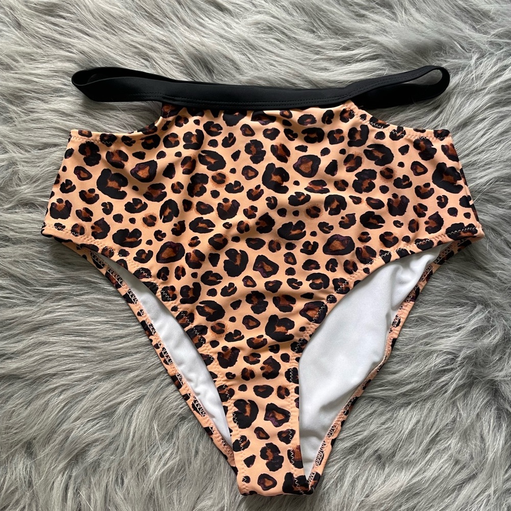 ☀️NWT Cupshe cheetah swim bottoms